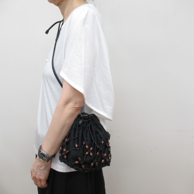 【SALE】shesay ウッドビーズを編み込んだマクラメショルダーバッグ/BK